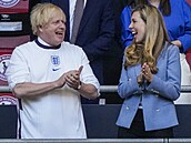 Premiér Boris Johnson s manelkou Carrie