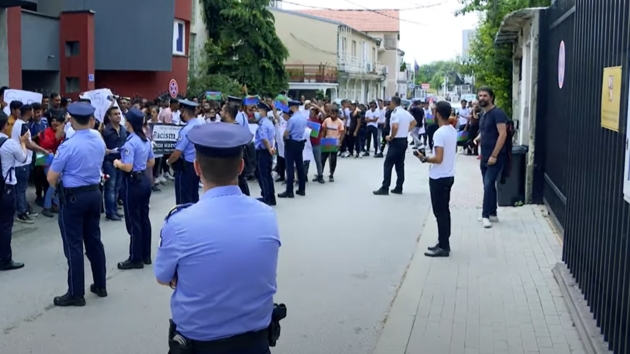 Romové se bouí! Nesouhlasí s policejní verzí smrti narkomana z Teplic Stanislava Tomáe. 