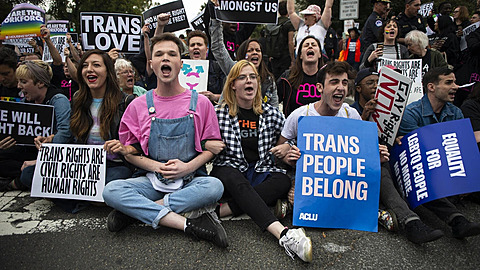 Téma transgender, nebinárních a intersex lidí je v poslední době nejukřičenější...
