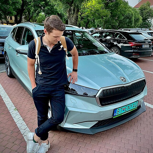 Manel Adely Banov Viktor Vincze testuje elektromobily. Dojde i na kodu...