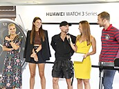 Martin Šonka se při představení nových hodinek Huawei pěkně zapotil.