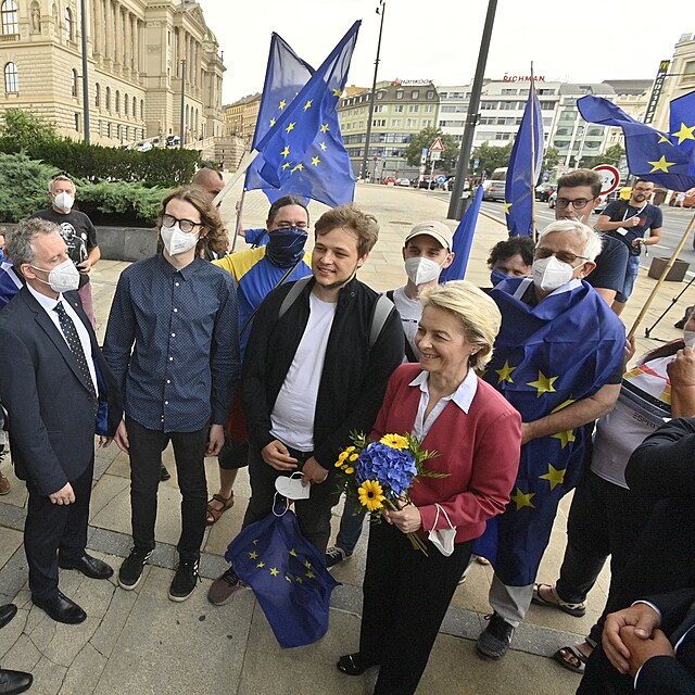 fka Evropsk komise Ursula von der Leyenov s mladmi podporovateli Evropsk...