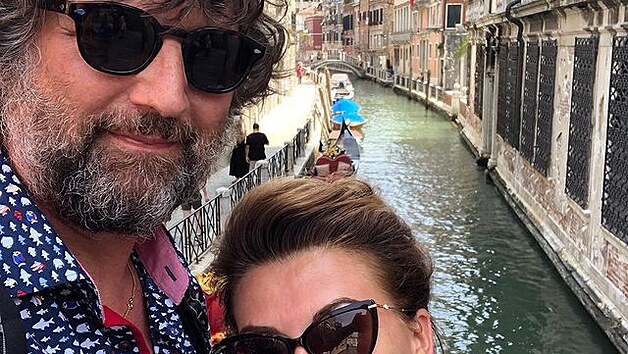Dana Morávková se svým mu�em v Benátkách.