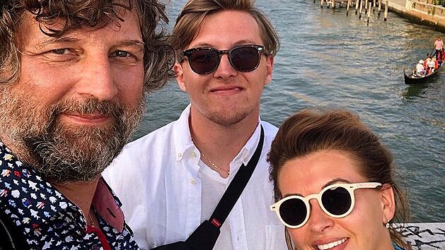 Dana se svým mu�em a synem v Benátkách.