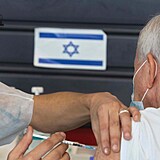 V Izraeli se rozjd okovn tet dvkou vakcny proti covidu.