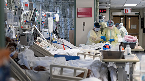 Nemocnice na Florid se plní mladými a relativn zdravými pacienty.