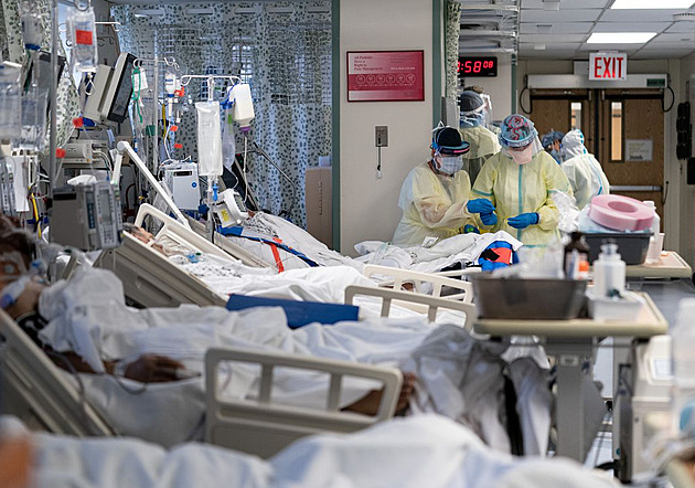 Nemocnice na Floridě se plní mladými a relativně zdravými pacienty.