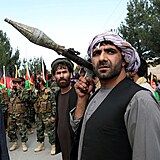 Afghánské armádě pomáhají dobrovolníci.