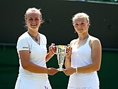 Kateina Siniaková a Barbora Krejíková v roce 2013 vyhrály juniorský Wimbledon.