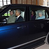 Princ Filip odvezl manžele Obamovi a svou ženu na oběd ve Windsoru.