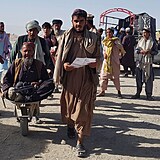 Afghánští státní příslušníci se vracejí do vlasti na hraničním přechodu v...