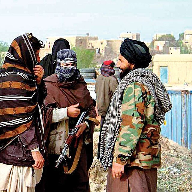 Islámské militantní hnutí Tálibán postupuje Afghánistánem a podrobuje si jedno...