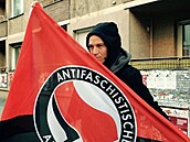 Ivan Barto s vlajkou Antify