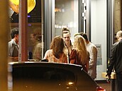 V baru v centru Prahy slavila Cara Delevigne 29. narozeniny, na místo ji...