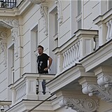 Jakub se na balkon protahoval.