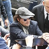 Johnny Depp rozdval podpisy.
