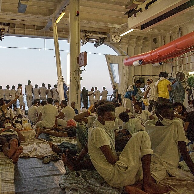 Záběry z lodi Geo Barents, na které Lékaři bez hranic přivezli 322 migrantů...