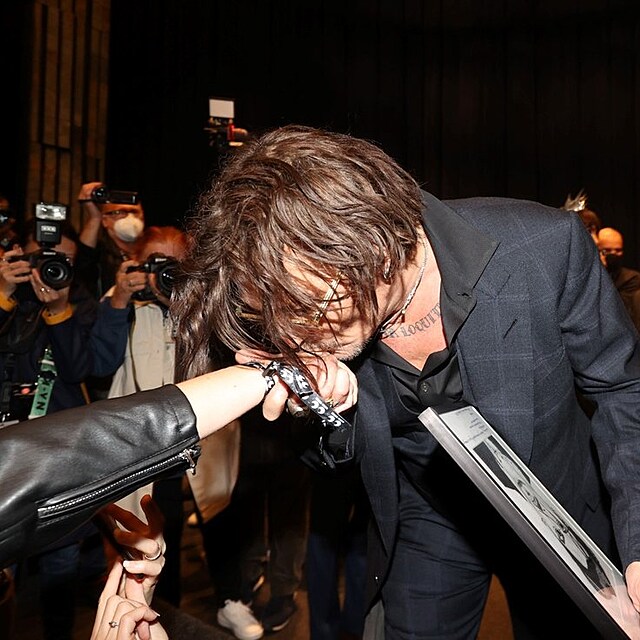 Johnny Depp lb ruku fanynce