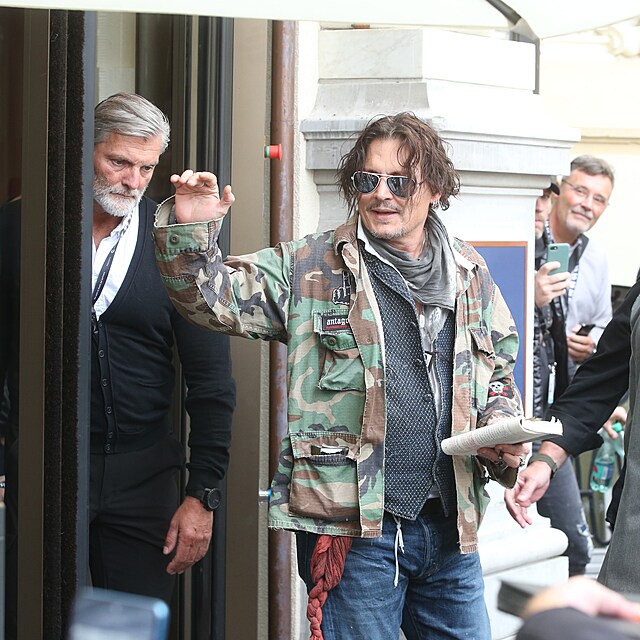 Johnny Depp mval fanoukm.