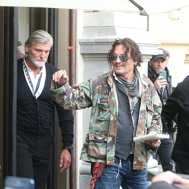 Johnny Depp mval fanoukm.