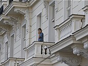 Sem tam si vyla Sára zatelefonovat na balkon.