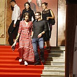 Lenka Vlaskov a Jan Dolansk odchzeli z premiry filmu ruku v ruce.