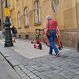 Doprava v Praze stoj, podobn jako sdlen kolobky.