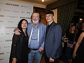 Bolek Polívka se svým synem Honzou a enou Marcelou na premiée filmu