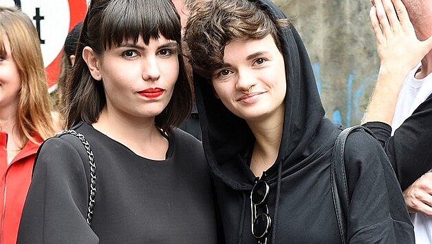Karolína Kachy�ová a Natálie Wirst.