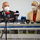 editel jihoeskch policist Ludk Prochzka  a vyetovatelka Renta Mikov...
