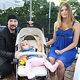 Bohuš Matuš se svou krásnou rodinou na narozeninách Františka Janečka.