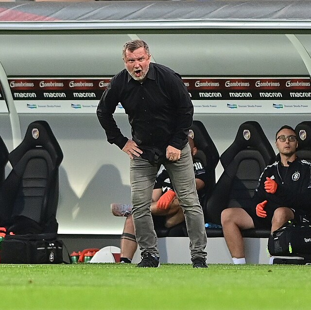 Pavel Vrba hecuje sv svence v zpase proti Plzni.