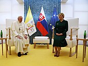 Pape Frantiek piletl na návtvu Slovenska, kde ho pivítala prezidentka...