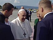Pape Frantiek piletl na návtvu Slovenska, kde se pivítal i s pedsedou...