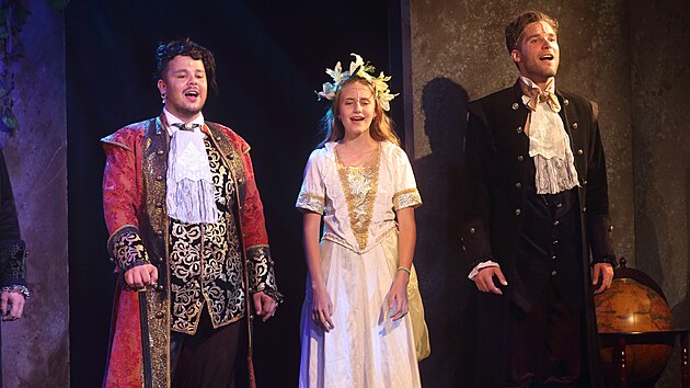 Emily Ann Janeková v muzikálu Robinson Crusoe.