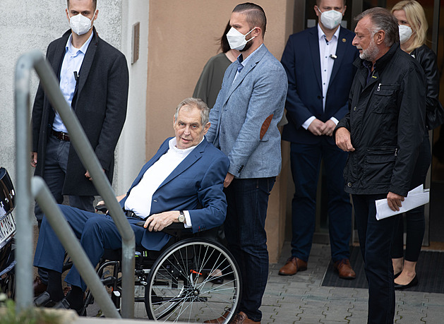 Prezidenta Miloe Zemana propustili z nemocnice. 