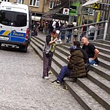 Na pražském Andělu často zasahuje policie. Narkomanům či bezdomovcům strážníci...