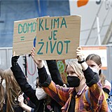 V Praze dnes školáci a studenti demonstrovali za klima.