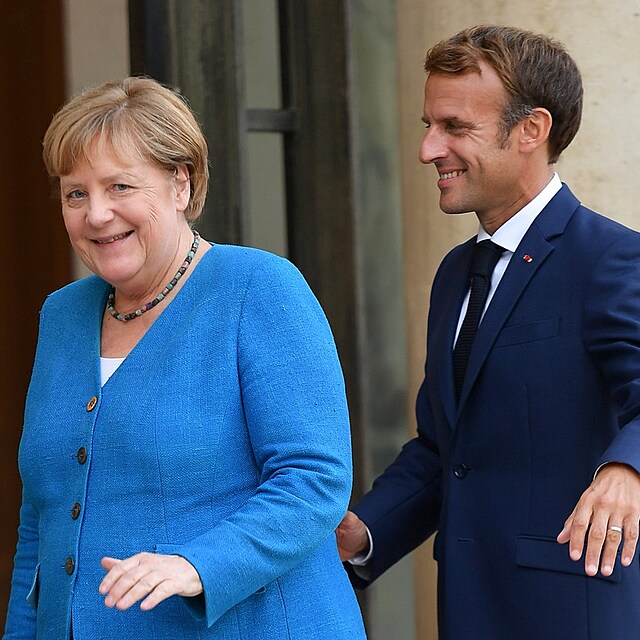 Angela Merkelov vypadala pi setkn s Emmanuelem Macronem spokojen.