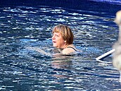 Angela Merkelová si zaplave ráda.