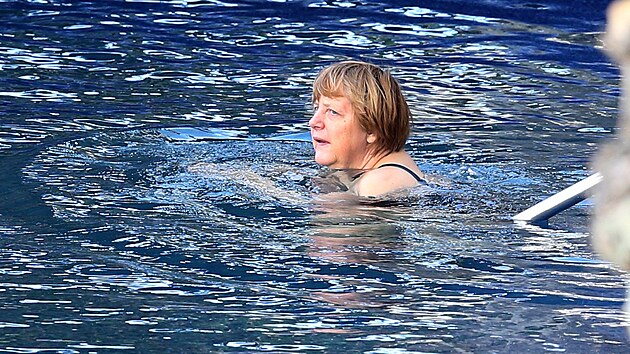 Angela Merkelov si zaplave rda.