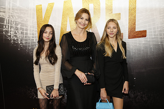 Ivana Gottová se svými dcerami. Už jsou z nich velké slečny.