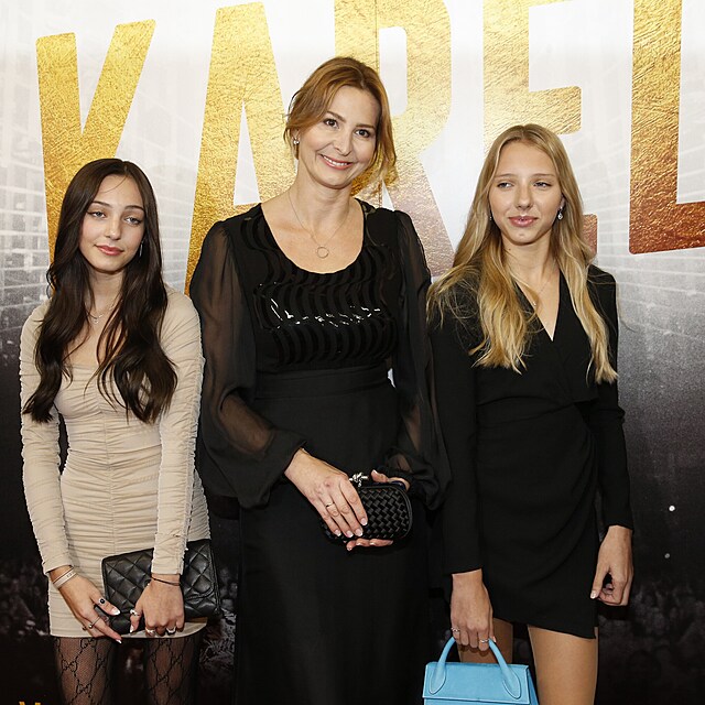 Ivana Gottová se svými dcerami. Už jsou z nich velké slečny.