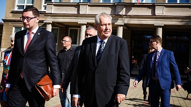 Prezident Zeman a jeho mluv Ji Ovek