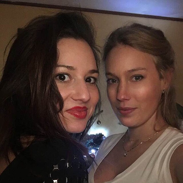 Kateina Krejkov se svou slavnj sestrou Anetou