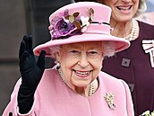 Královna Alžběta během návštěvy Walesu