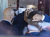 Prezidenta Miloe Zemana pevezli v nedli do Ústední vojenské nemocnice.