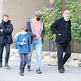 Alec Baldwin se potkal s manelem a synem zastelen kameramanky.