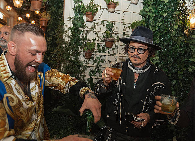 Conor McGregor a Johnny Depp