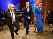 Boris Johnson v doprovodu prince Williama a vévodkyn Kate